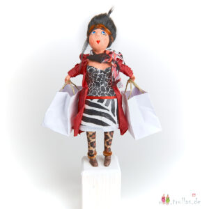 Shopping-Trulla - Flora ist eine handgefertigte Figur aus Pappmachee. Trullas sind Geschenkideen fur Menschen die handgemachte Kunst schätzen.