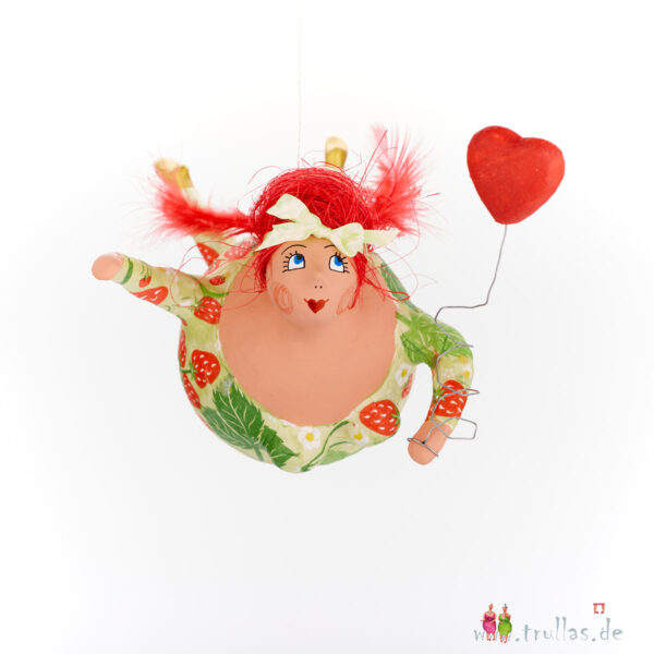 Schutzengel - Sabine ist eine handgefertigte Figur aus Pappmachee. Trullas sind Geschenkideen fur Menschen die handgemachte Kunst schätzen.
