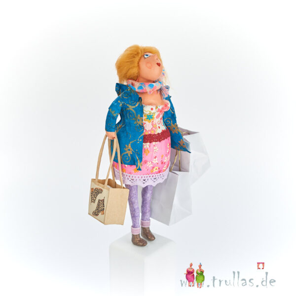 Shopping-Trulla - Gabi ist eine handgefertigte Figur aus Pappmachee. Trullas sind Geschenkideen fur Menschen die handgemachte Kunst schätzen.