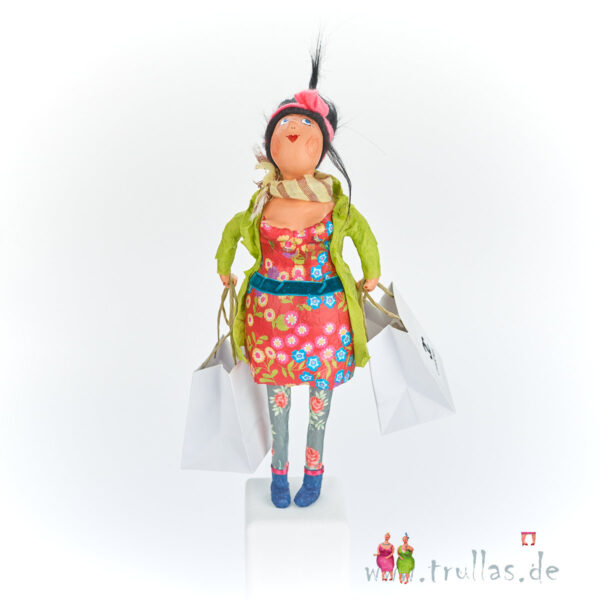 Shopping-Trulla - Mareike ist eine handgefertigte Figur aus Pappmachee. Trullas sind Geschenkideen fur Menschen die handgemachte Kunst schätzen.
