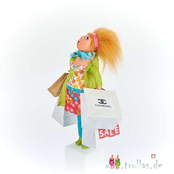 Shopping-Trulla - Merle ist eine handgefertigte Figur aus Pappmachee. Trullas sind Geschenkideen fur Menschen die handgemachte Kunst schätzen.