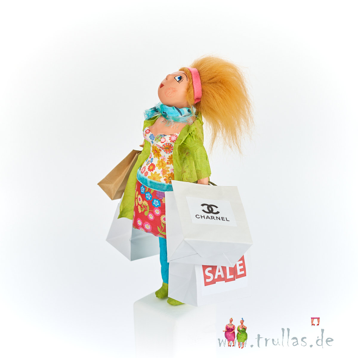 Shopping-Trulla - Merle ist eine handgefertigte Figur aus Pappmachee. Trullas sind Geschenkideen fur Menschen die handgemachte Kunst schätzen.